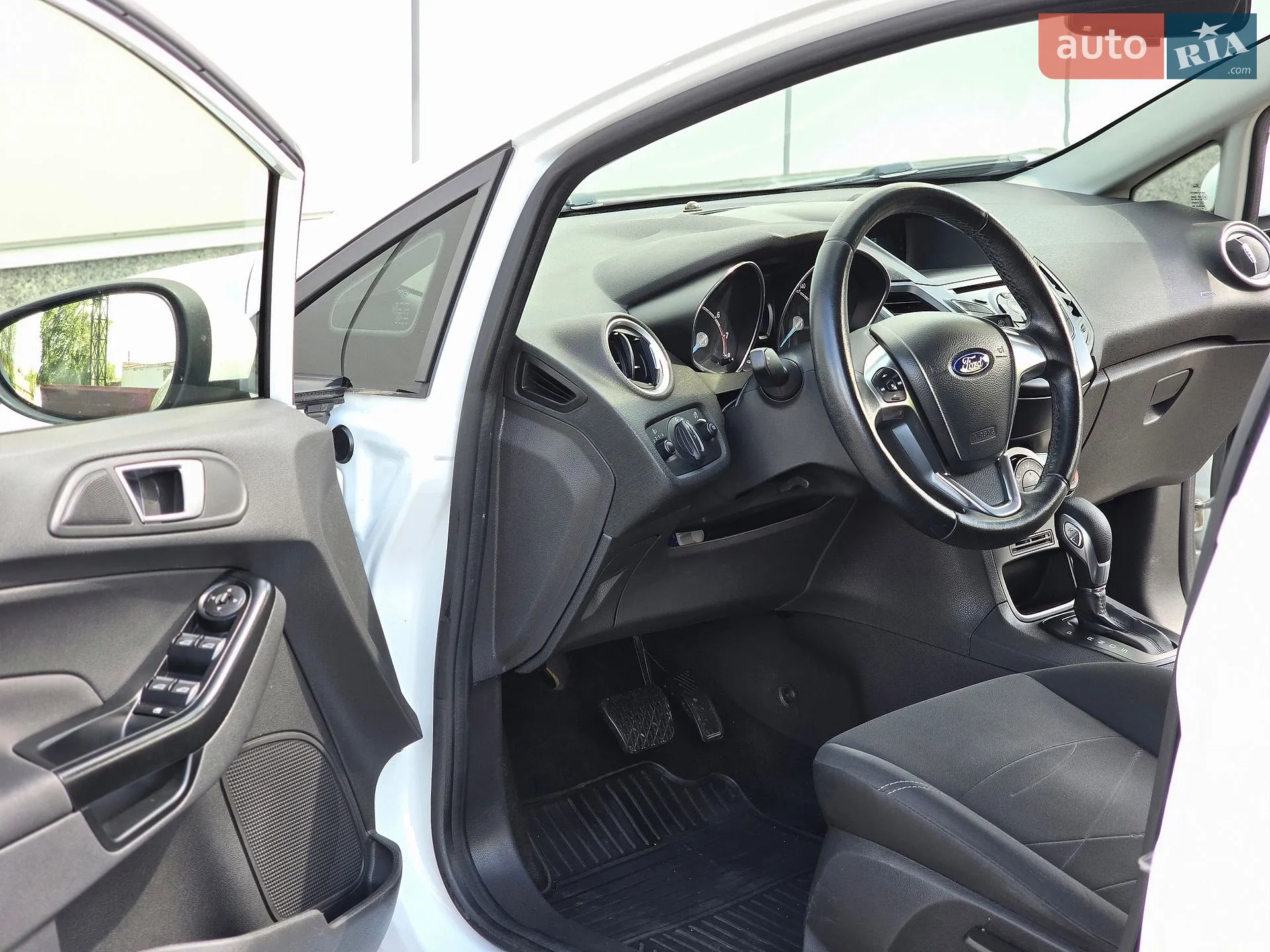 2015 Ford Fiesta - мініатюра 26