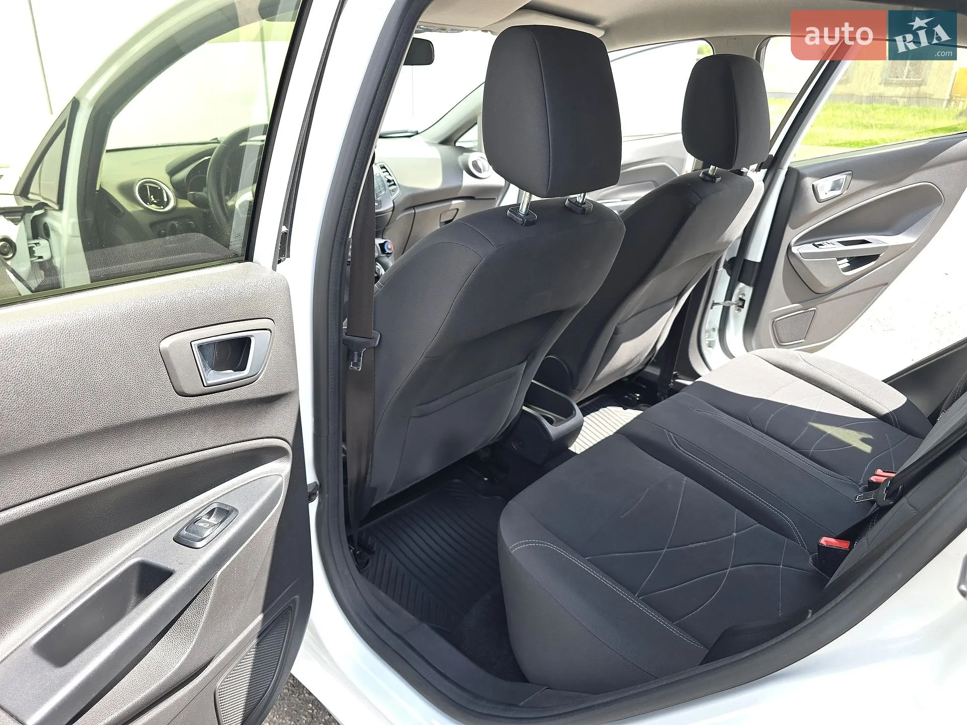 2015 Ford Fiesta - мініатюра 35