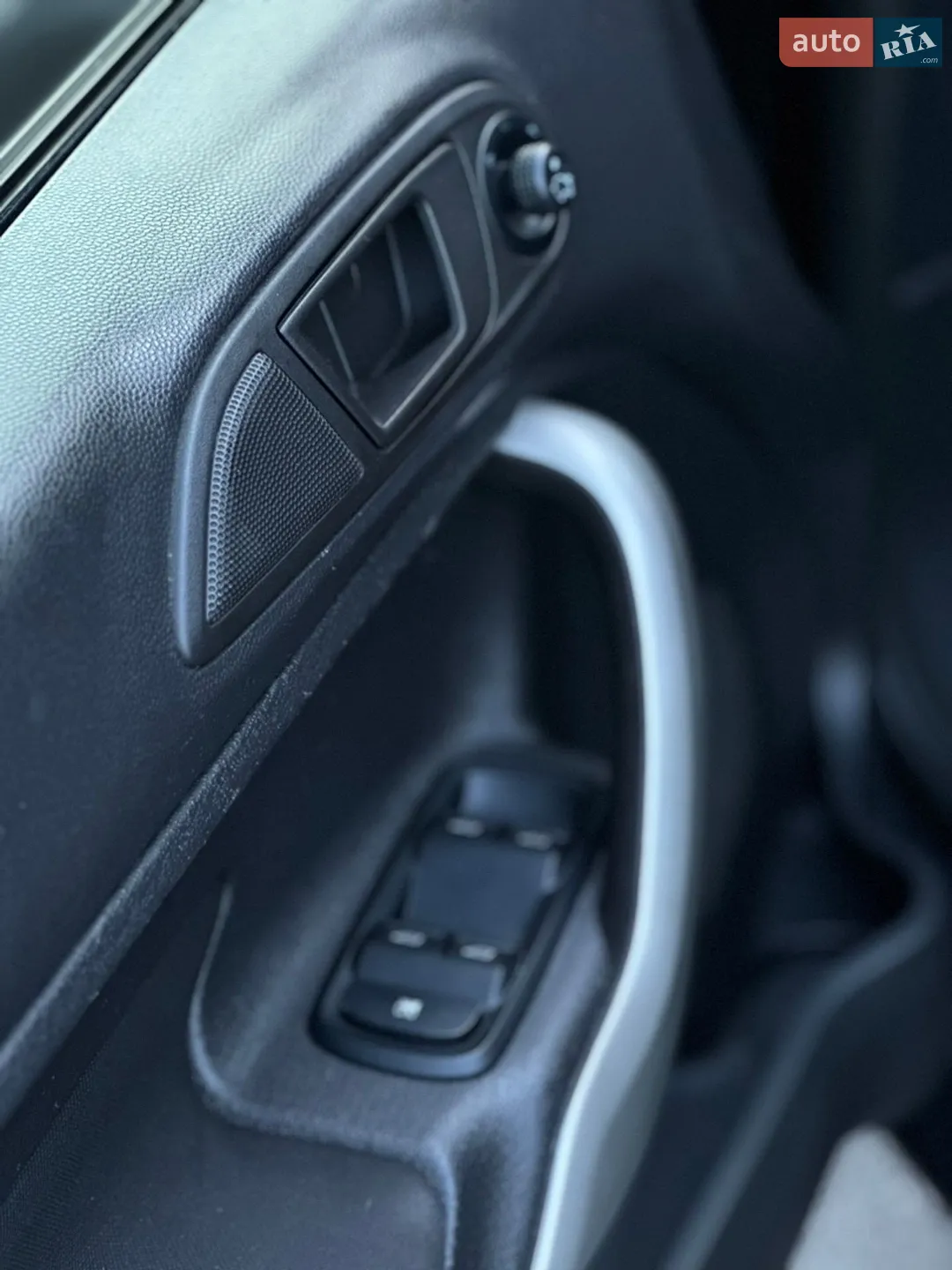 2011 Ford Fiesta - мініатюра 8