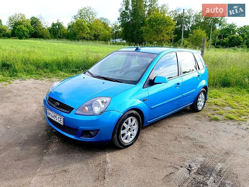 Хэтчбек Ford Fiesta 2006 в Корце