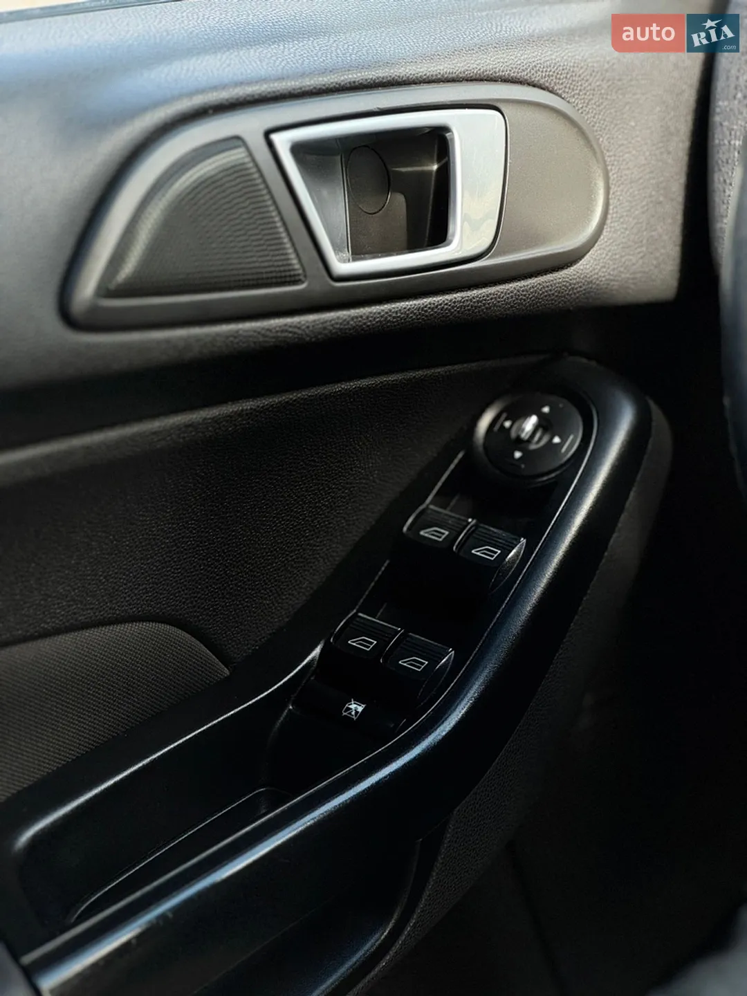 2013 Ford Fiesta - мініатюра 12