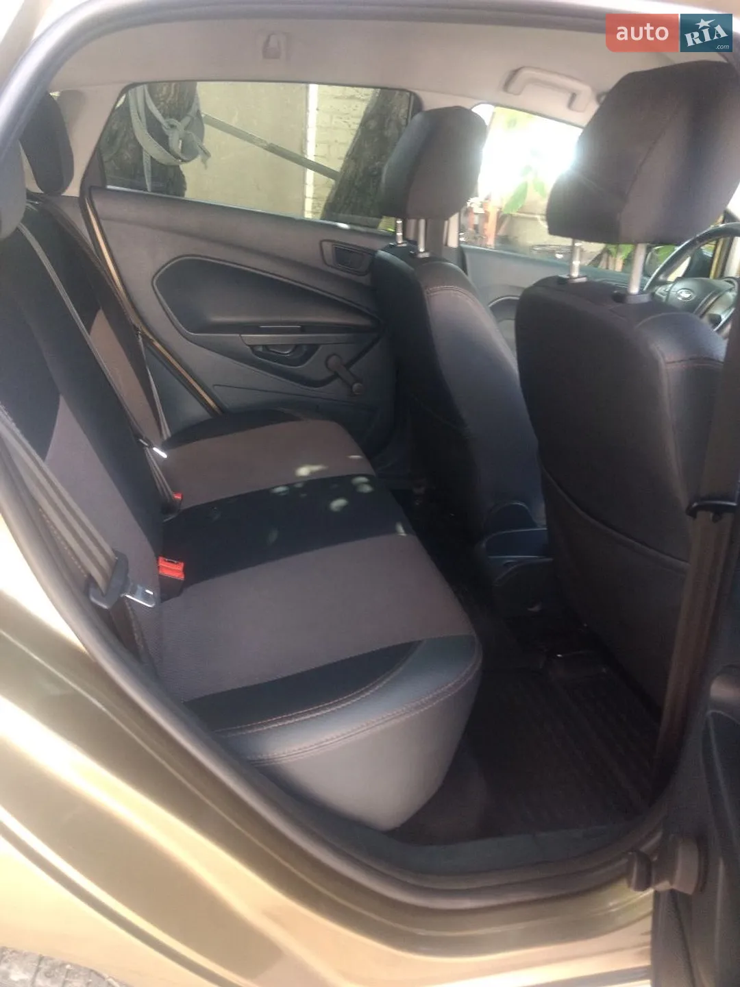 2012 Ford Fiesta - мініатюра 11