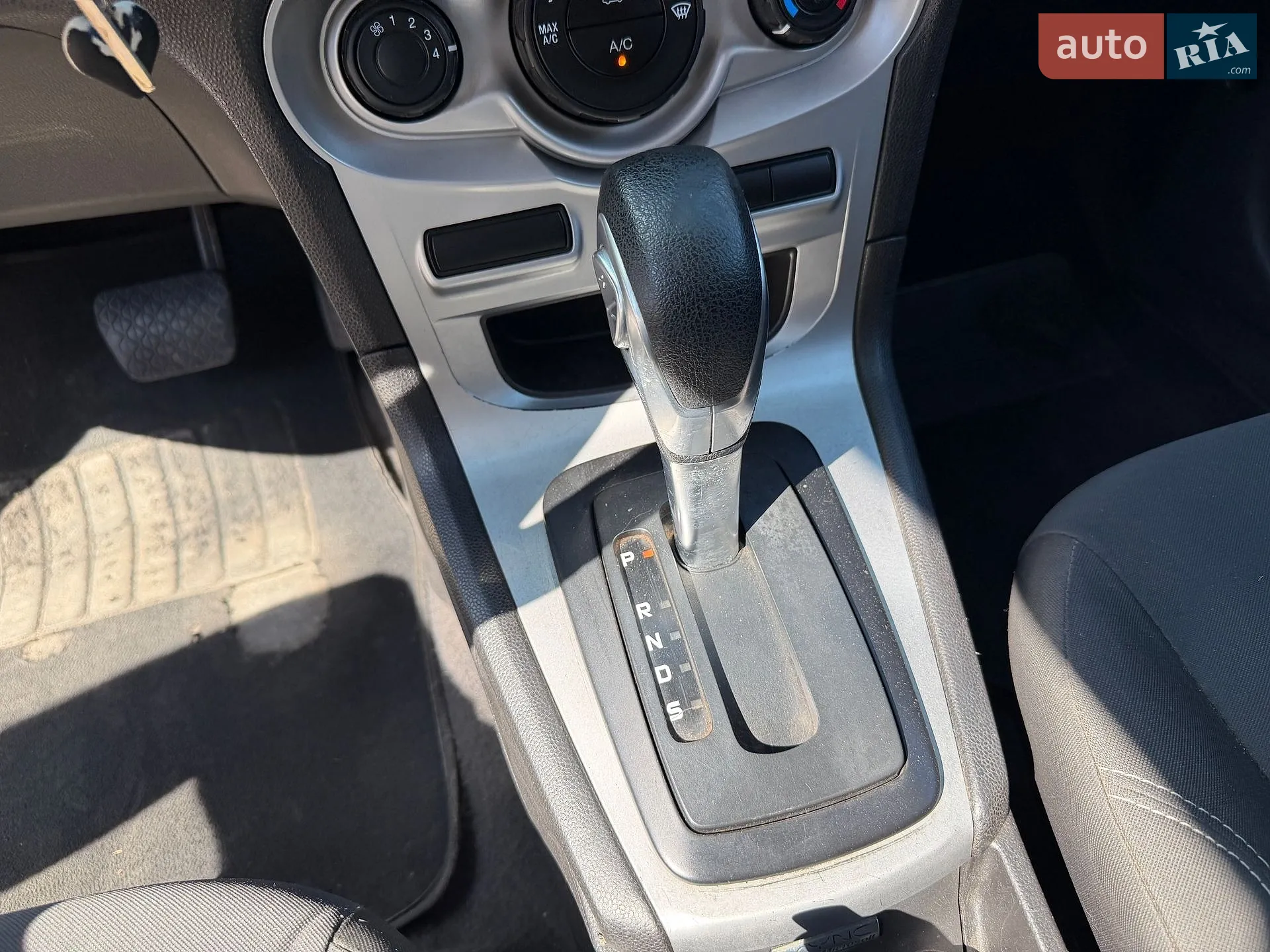 2015 Ford Fiesta - мініатюра 20