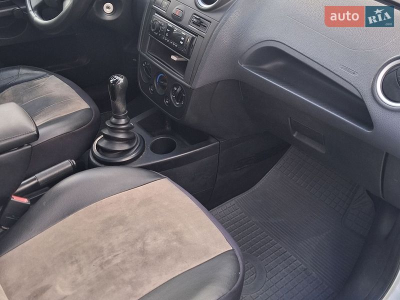 Хэтчбек Ford Fiesta 2006 в Тернополе