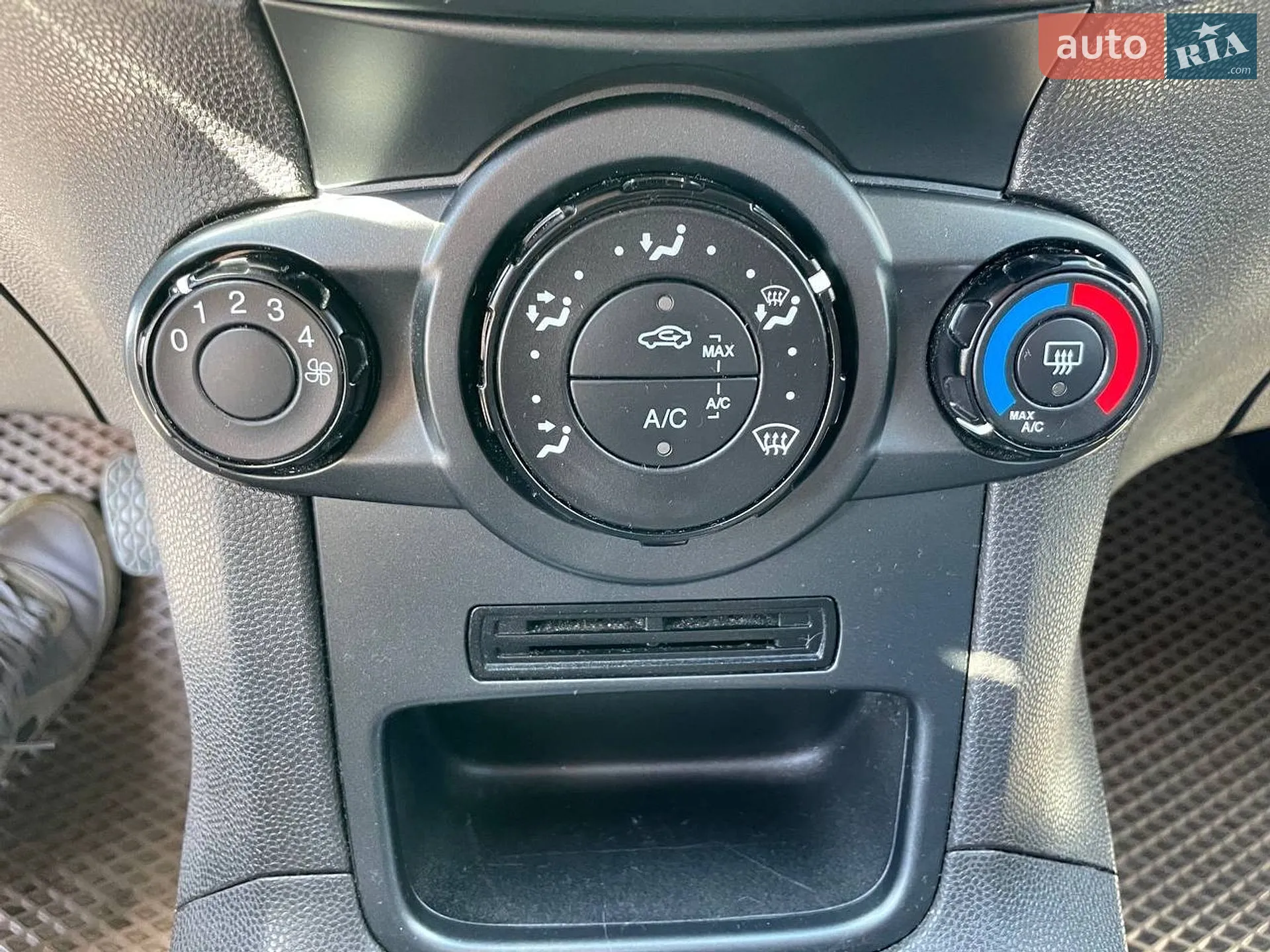 2013 Ford Fiesta - мініатюра 22