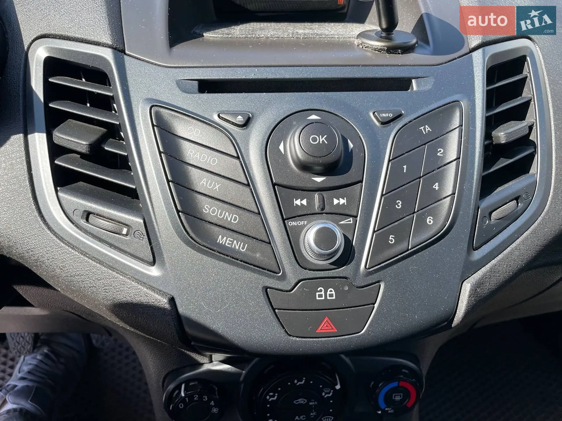 2013 Ford Fiesta - мініатюра 23