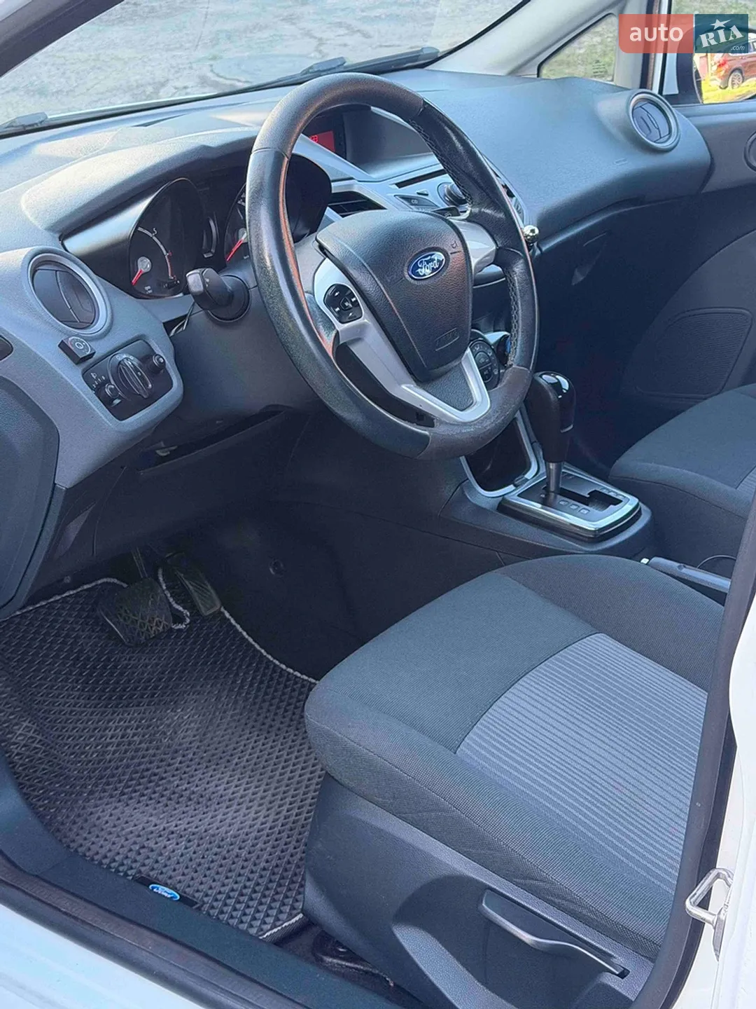 2010 Ford Fiesta - мініатюра 16