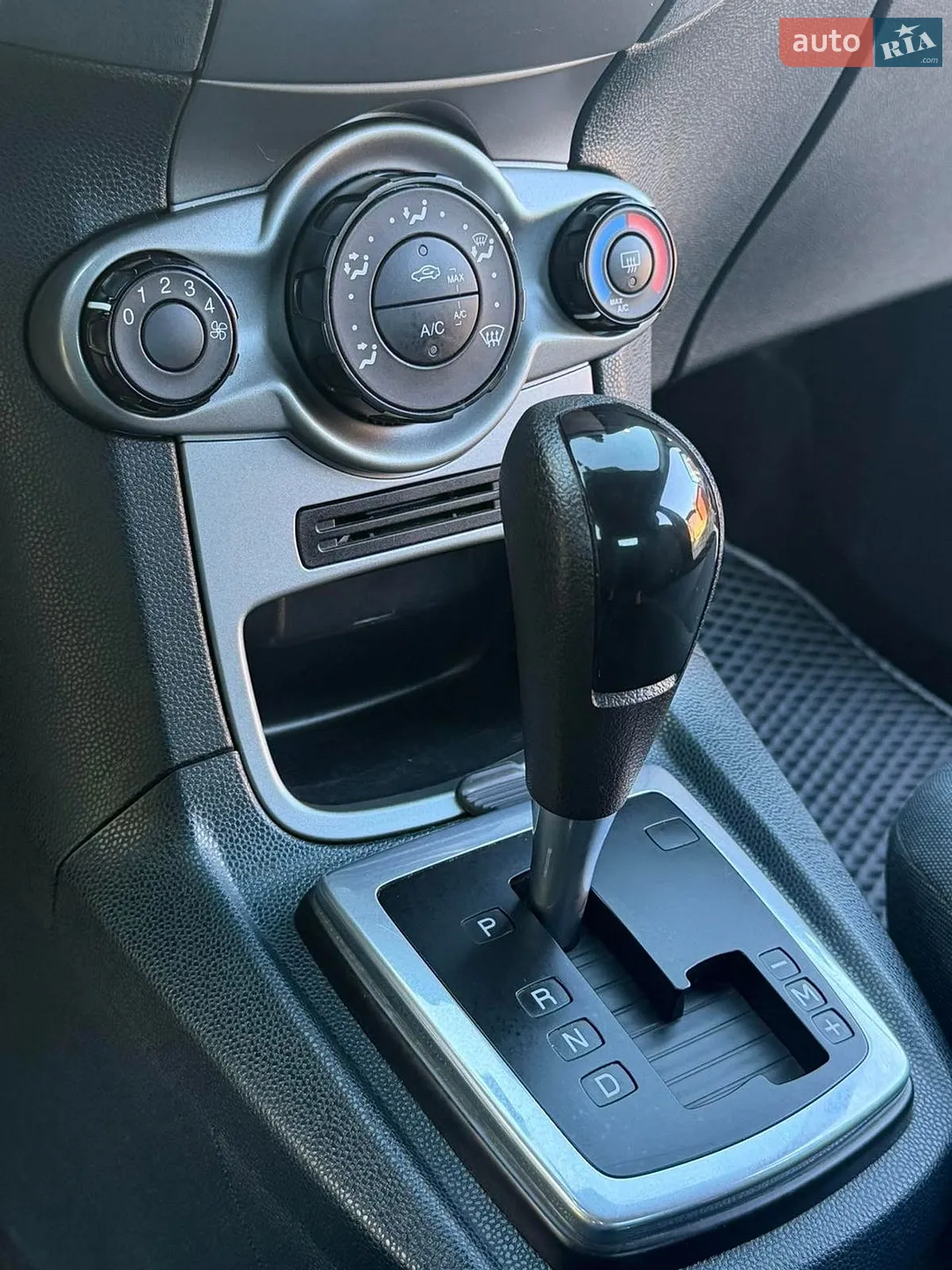 2010 Ford Fiesta - мініатюра 24
