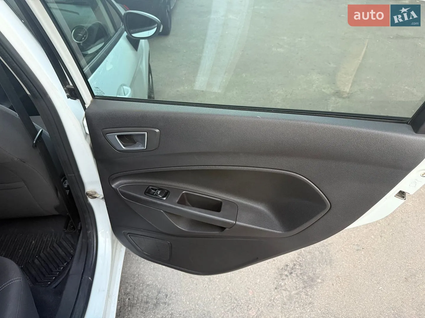 2012 Ford Fiesta - мініатюра 21