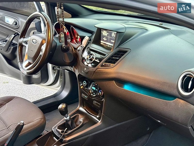 Хэтчбек Ford Fiesta 2015 в Одессе