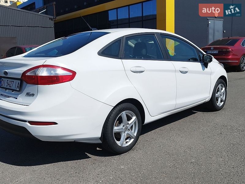 Седан Ford Fiesta 2017 в Киеве