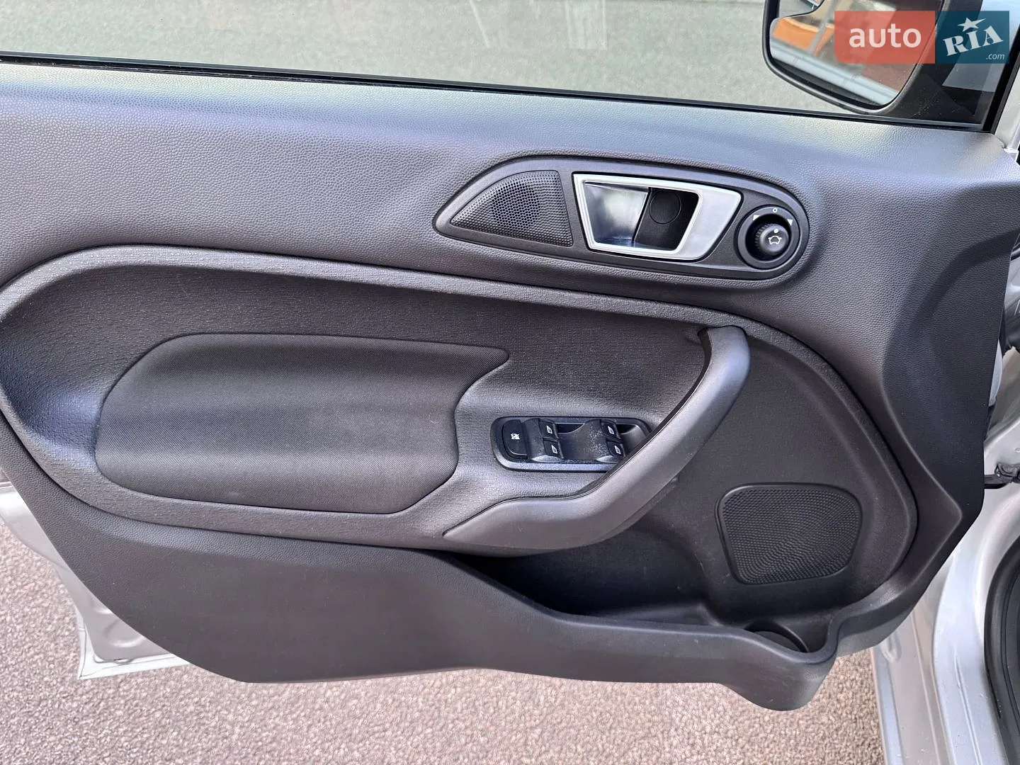 2016 Ford Fiesta - мініатюра 28