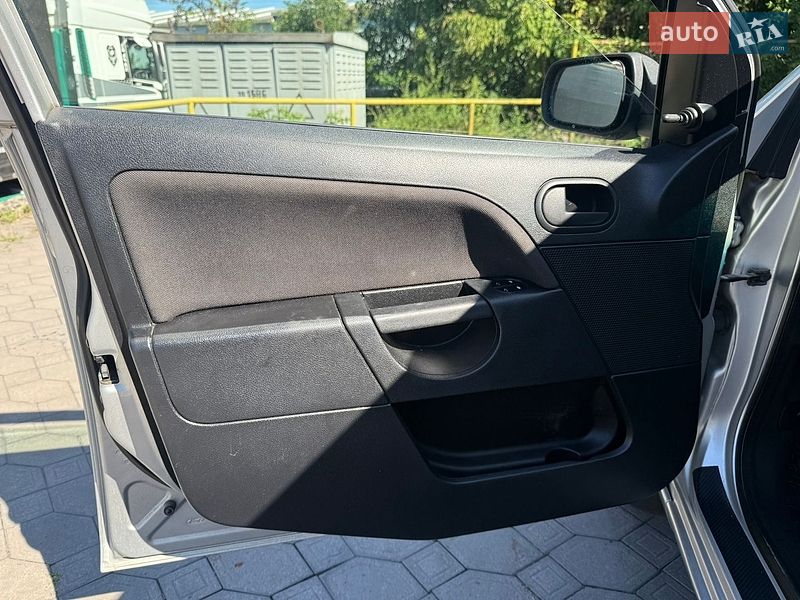 Хэтчбек Ford Fiesta 2007 в Львове