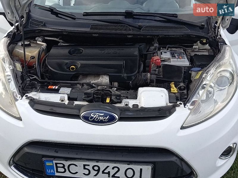 Хэтчбек Ford Fiesta 2011 в Рава-Русской