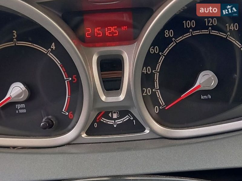 Хэтчбек Ford Fiesta 2011 в Рава-Русской