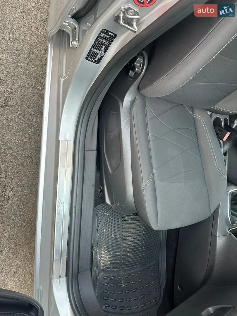 2013 Ford Fiesta - мініатюра 9