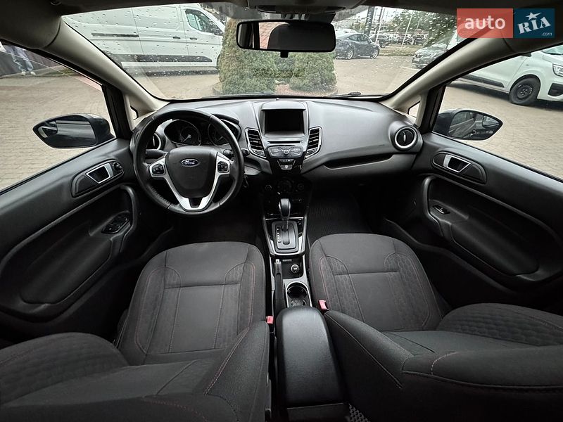 Хетчбек Ford Fiesta 2015 в Івано-Франківську