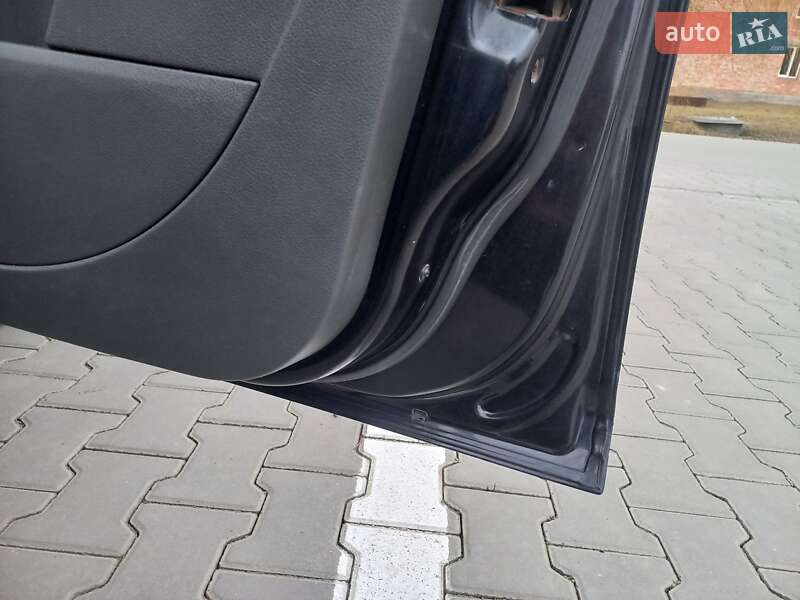 Минивэн Ford Focus C-Max 2005 в Толстом