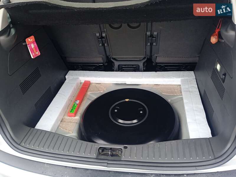 Минивэн Ford Focus C-Max 2007 в Сутисках