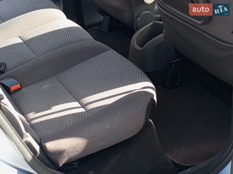 Минивэн Ford Focus C-Max 2003 в Нововолынске