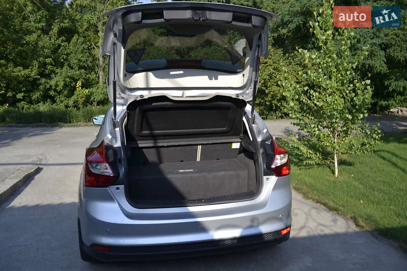 Хэтчбек Ford Focus 2012 в Днепре