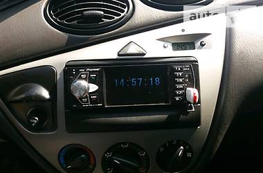 Хэтчбек Ford Focus 2002 в 