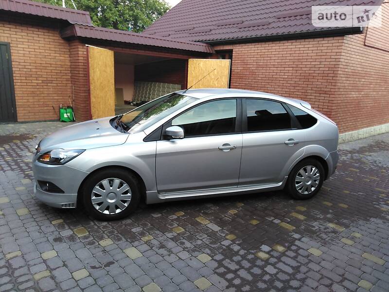 Хетчбек Ford Focus 2010 в 