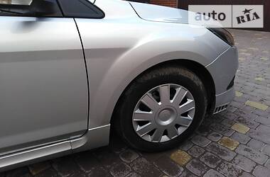 Хетчбек Ford Focus 2010 в 