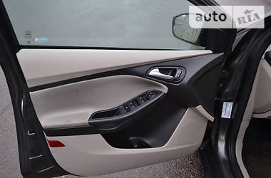 Хэтчбек Ford Focus 2015 в 