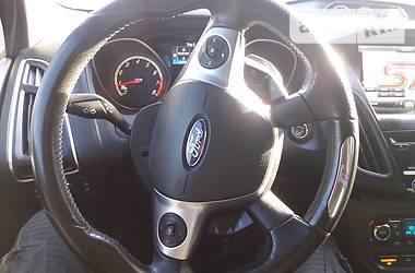 Хетчбек Ford Focus 2013 в 