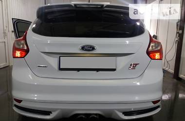 Хетчбек Ford Focus 2013 в 