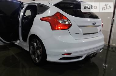 Хетчбек Ford Focus 2013 в 