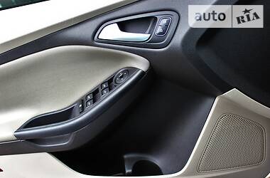 Седан Ford Focus 2015 в 