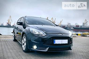 Хетчбек Ford Focus 2012 в 