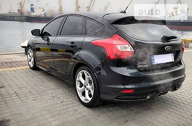Хетчбек Ford Focus 2012 в 
