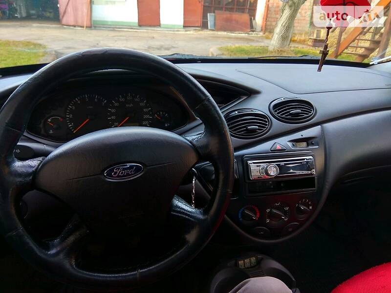 Хетчбек Ford Focus 1998 в Дрогобичі