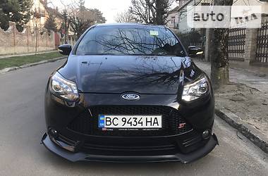 Хетчбек Ford Focus 2013 в 