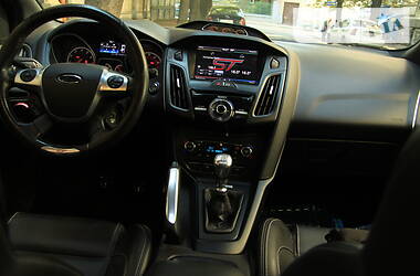 Хетчбек Ford Focus 2013 в 