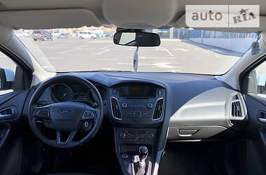 Хетчбек Ford Focus 2015 в 