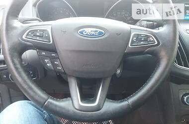 Седан Ford Focus 2015 в 