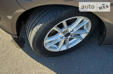 Хетчбек Ford Focus 2016 в 