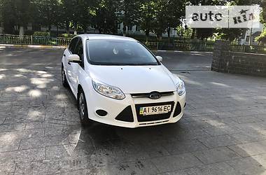 Хэтчбек Ford Focus 2012 в 