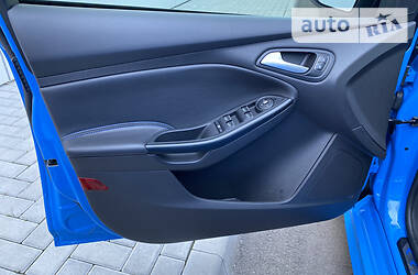 Хетчбек Ford Focus 2016 в 