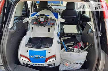 Мінівен Ford Focus 2004 в 