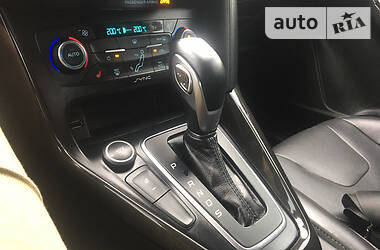 Седан Ford Focus 2015 в 