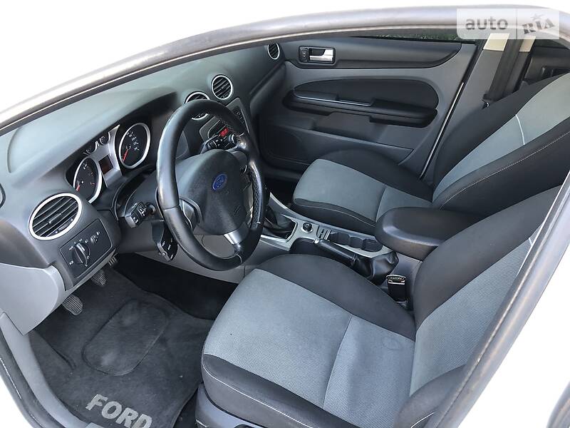 Хетчбек Ford Focus 2010 в Києві фото 11 Хетчбек Ford Focus 2010 в Києві