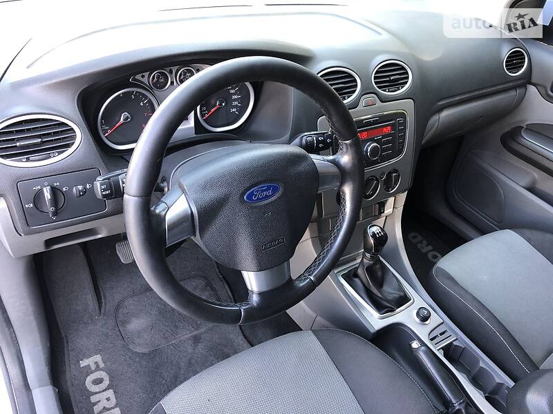 Хетчбек Ford Focus 2010 в Києві фото 13 Хетчбек Ford Focus 2010 в Києві