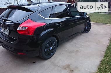 Хэтчбек Ford Focus 2012 в 