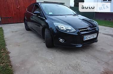 Хэтчбек Ford Focus 2012 в 