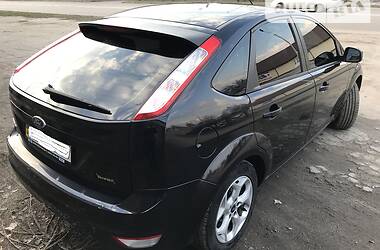 Хэтчбек Ford Focus 2010 в 